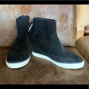 American Eagle Wedge Sneaker, Black Size 7. NEW